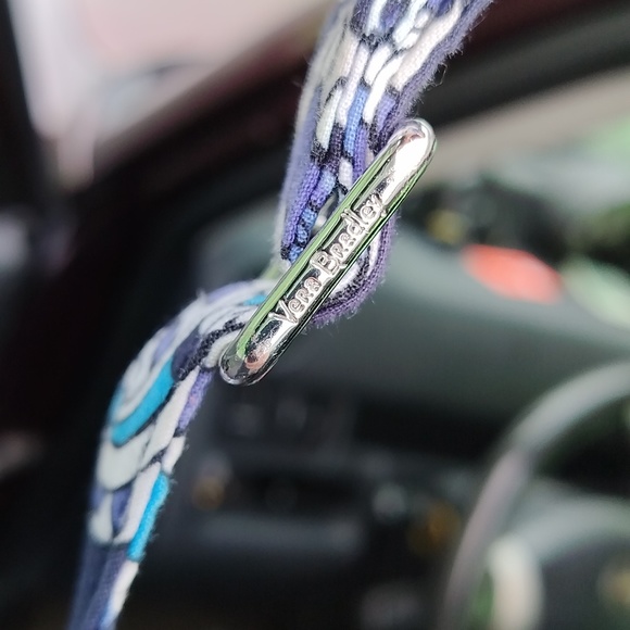 3/$30 NWOT Vera Bradley blue paisley purse with adjustable strap - Picture 9 of 10